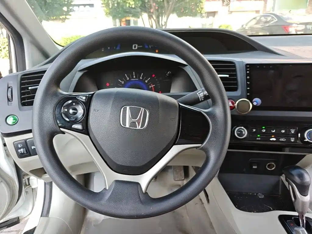 Honda Civic 2015 — фото 11