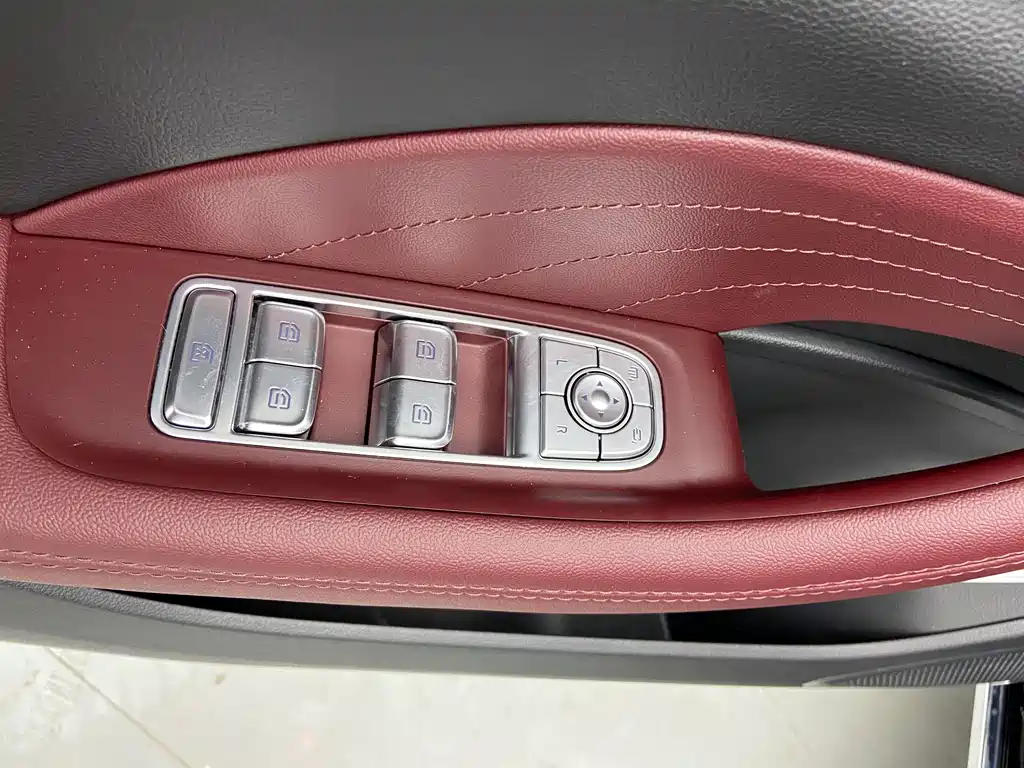 Hongqi H5 PHEV 2025 — фото 13