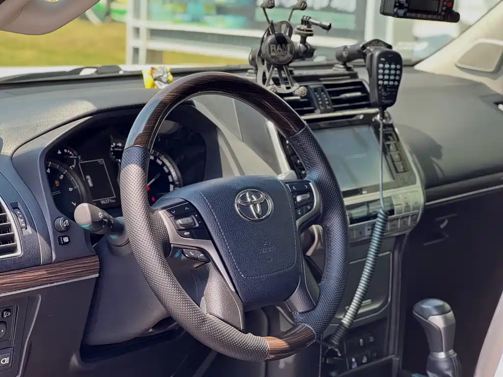 Toyota Prado 2017 — фото 13