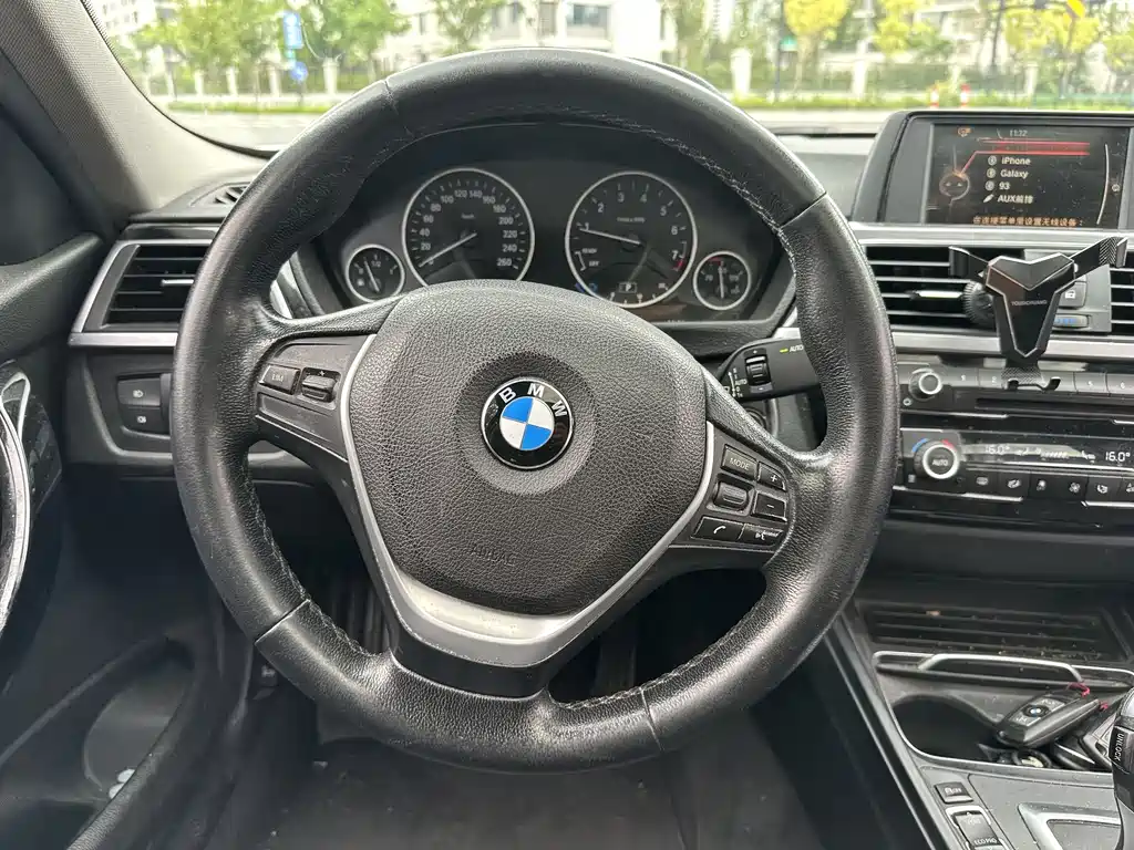 BMW 3 Series 2017 — фото 16