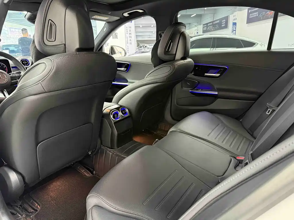 Mercedes-Benz C-Class 2023 — фото 12