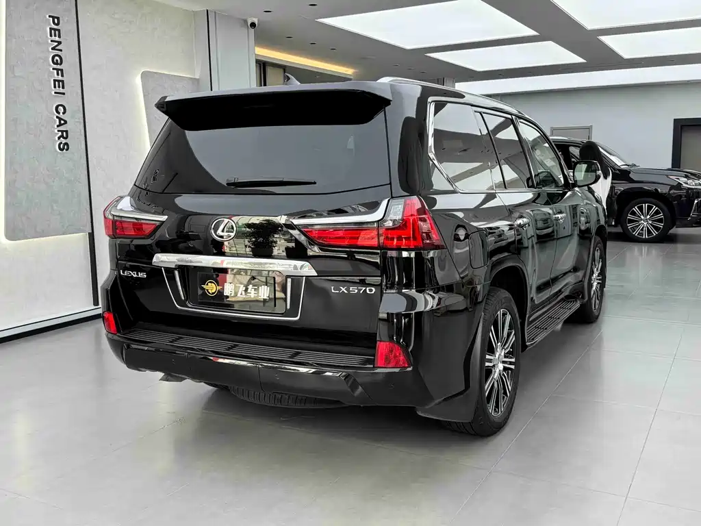 Lexus LX 2020 — фото 20