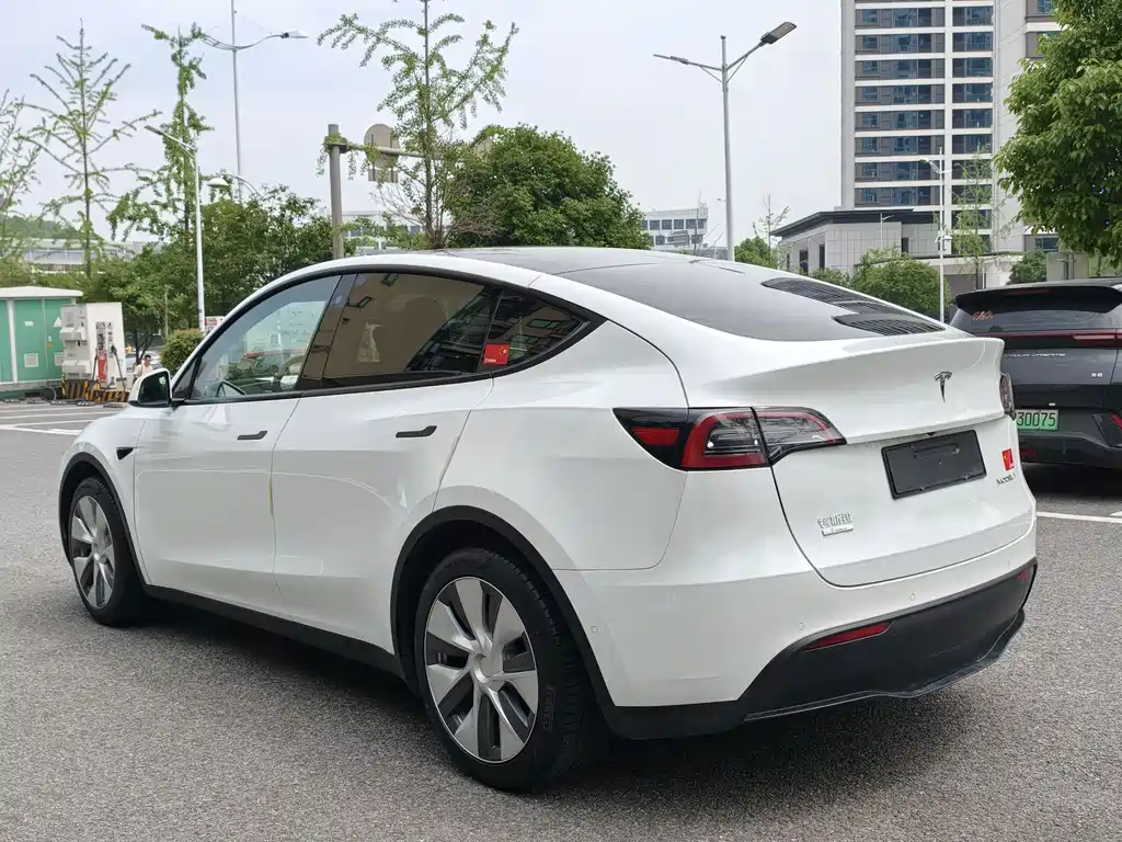 Tesla Model Y 2022 — фото 6