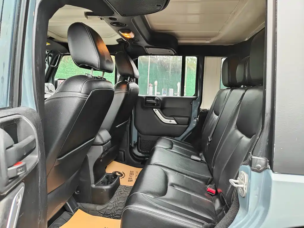 Jeep Wrangler 2015 — фото 27