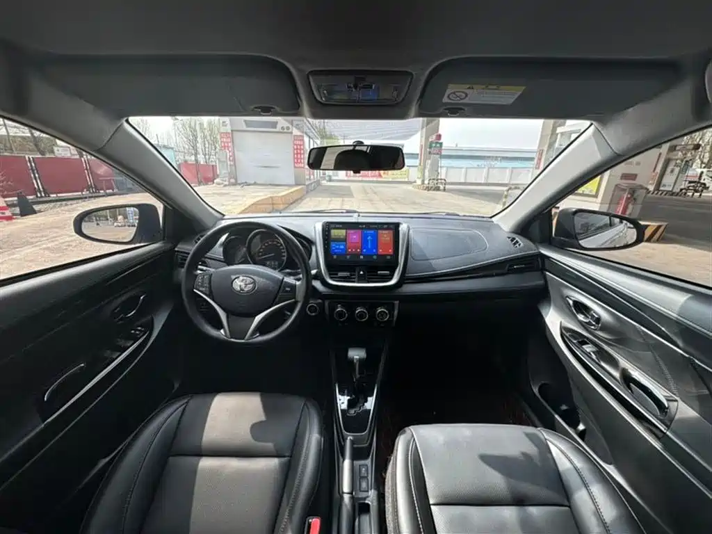 Toyota Yaris L 2022