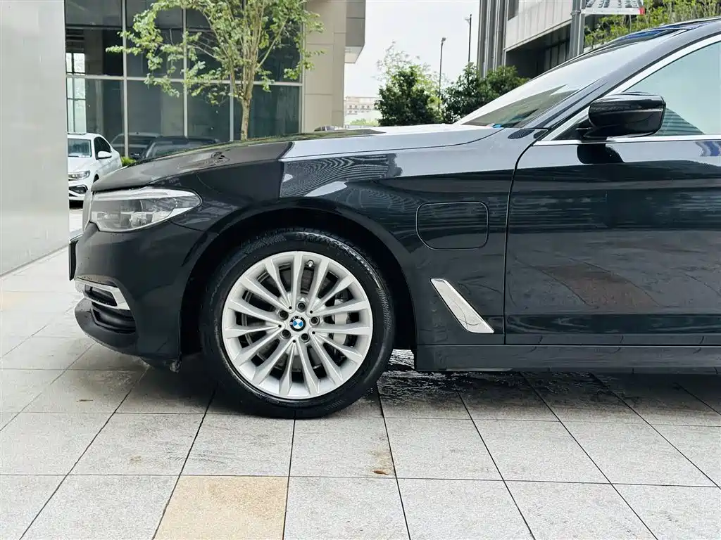 BMW 5 Series New Energy 2019 — фото 21