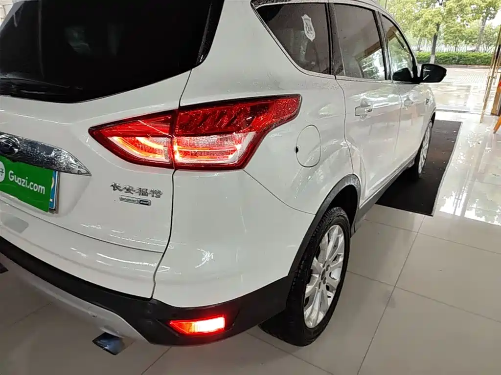Ford Kuga 2015 — фото 8