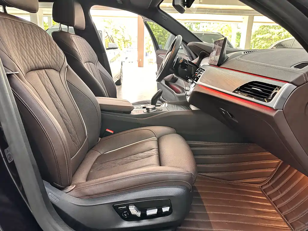 BMW 5 Series 2023 — фото 10