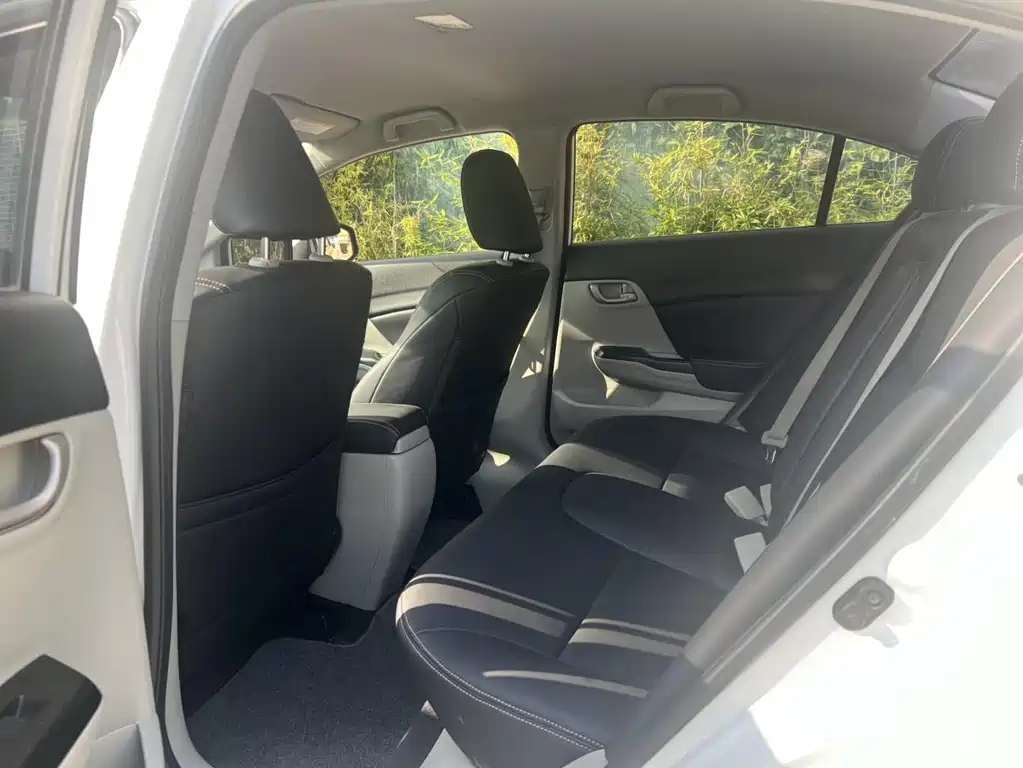 Honda Civic 2015 — фото 15
