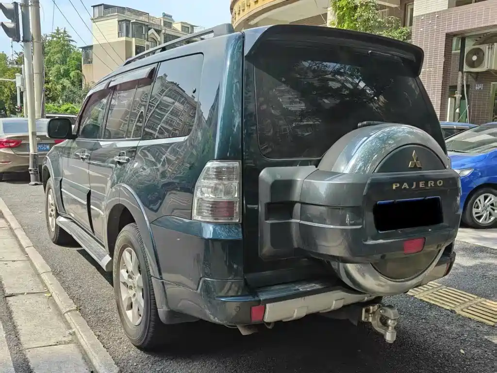 Mitsubishi Pajero 2015 — фото 10