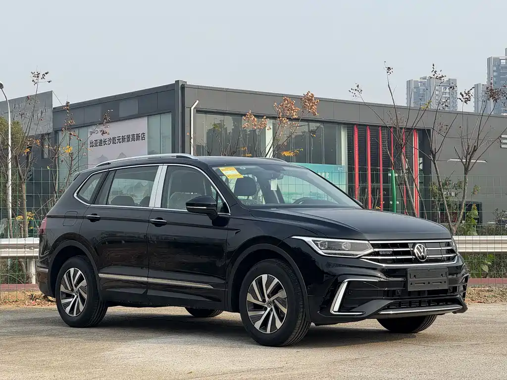 Volkswagen Tiguan L New Energy — фото 3