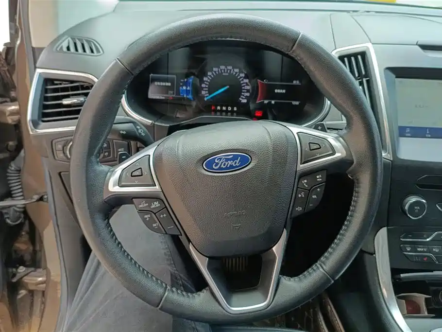 Ford Edge 2018 — фото 15