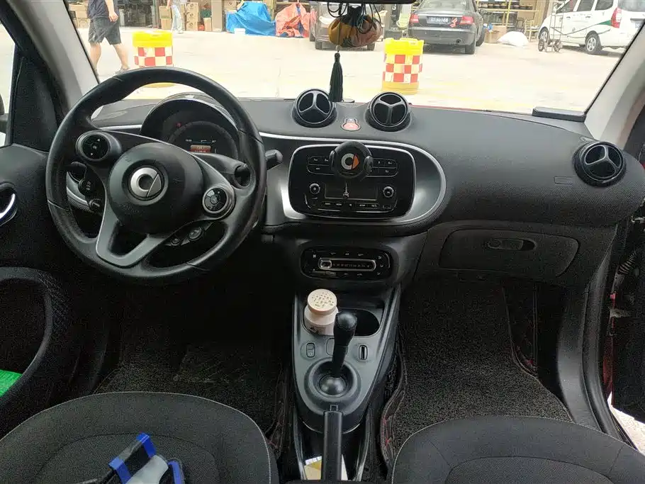 smart Fortwo 2016 — фото 12