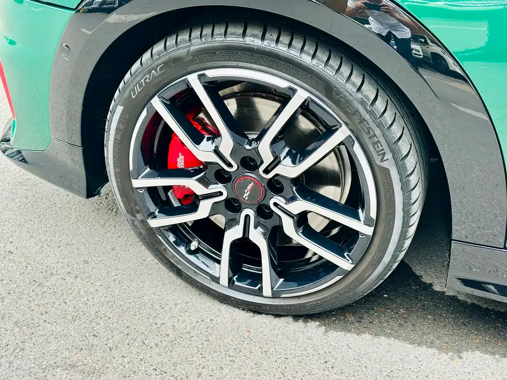 MINI JCW 2025 — фото 15