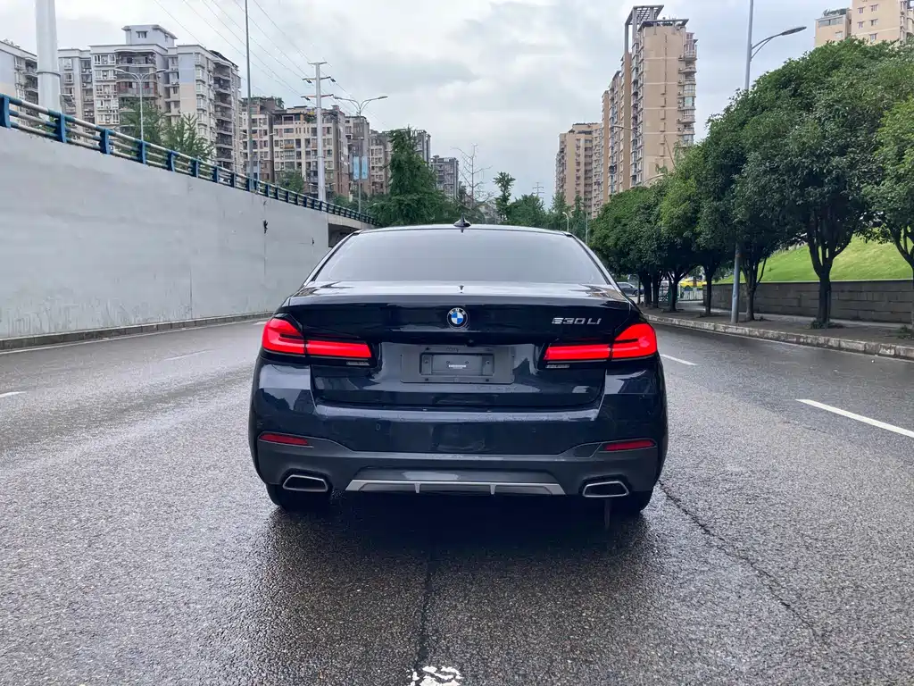 BMW 5 Series 2021 — фото 17