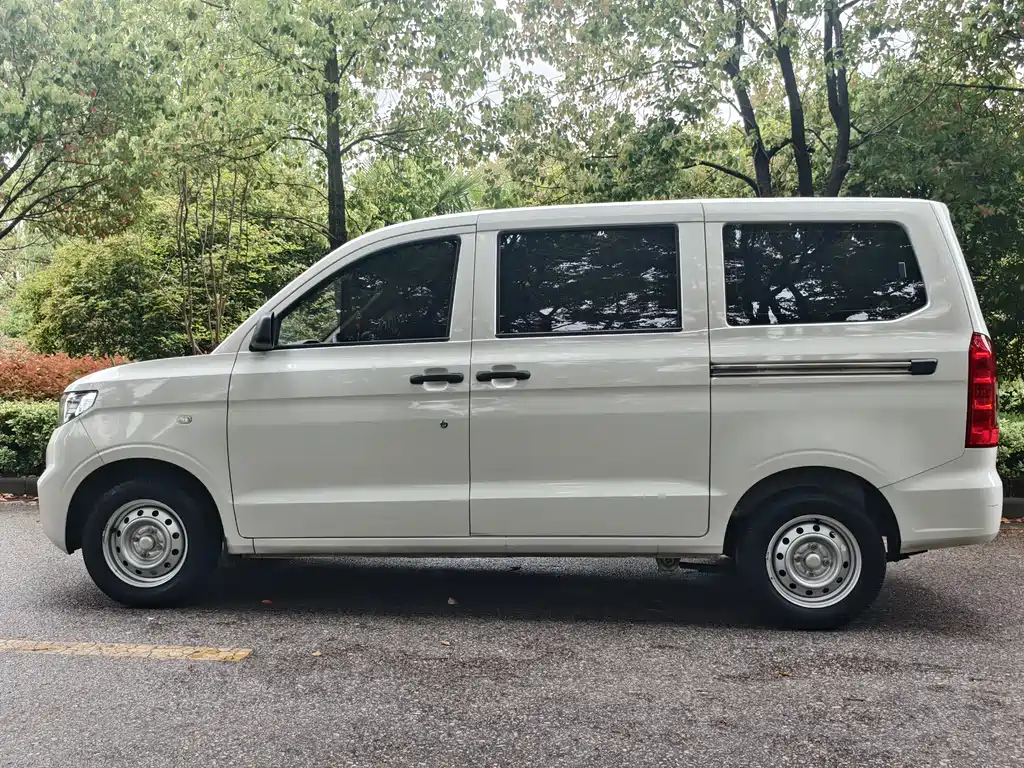 Wuling Hongguang V 2023 — фото 3