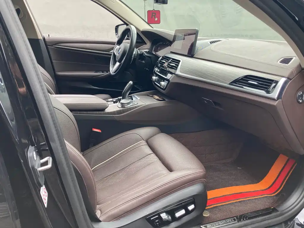 BMW 5 Series 2021 — фото 12