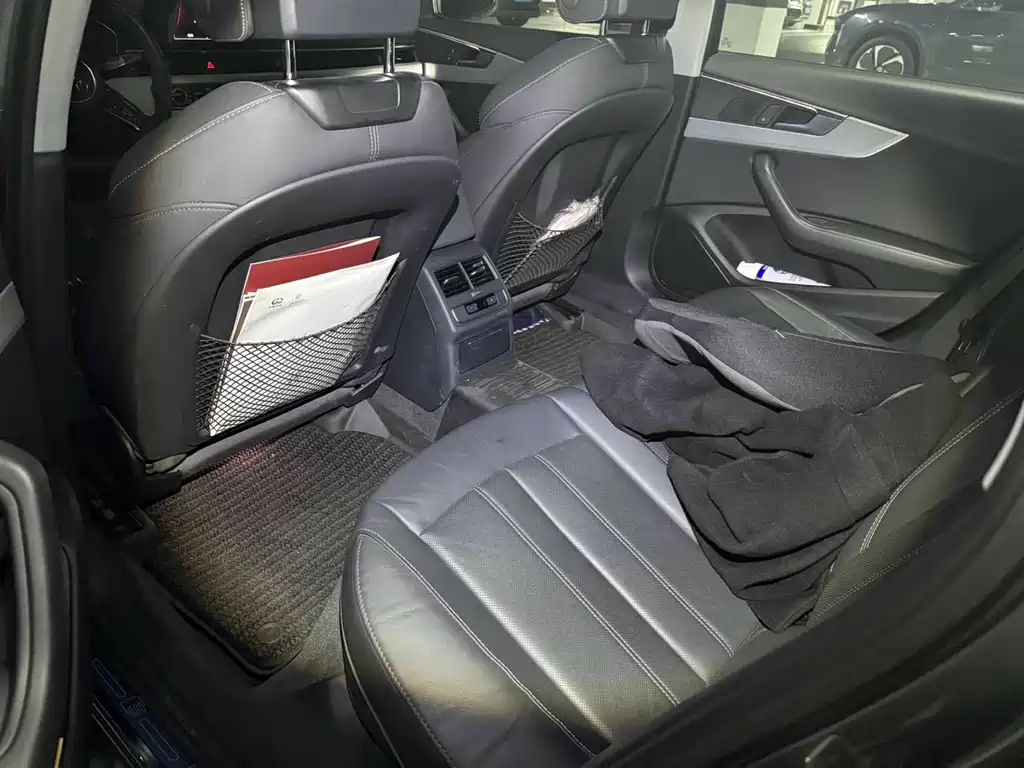 Audi A4L 2021