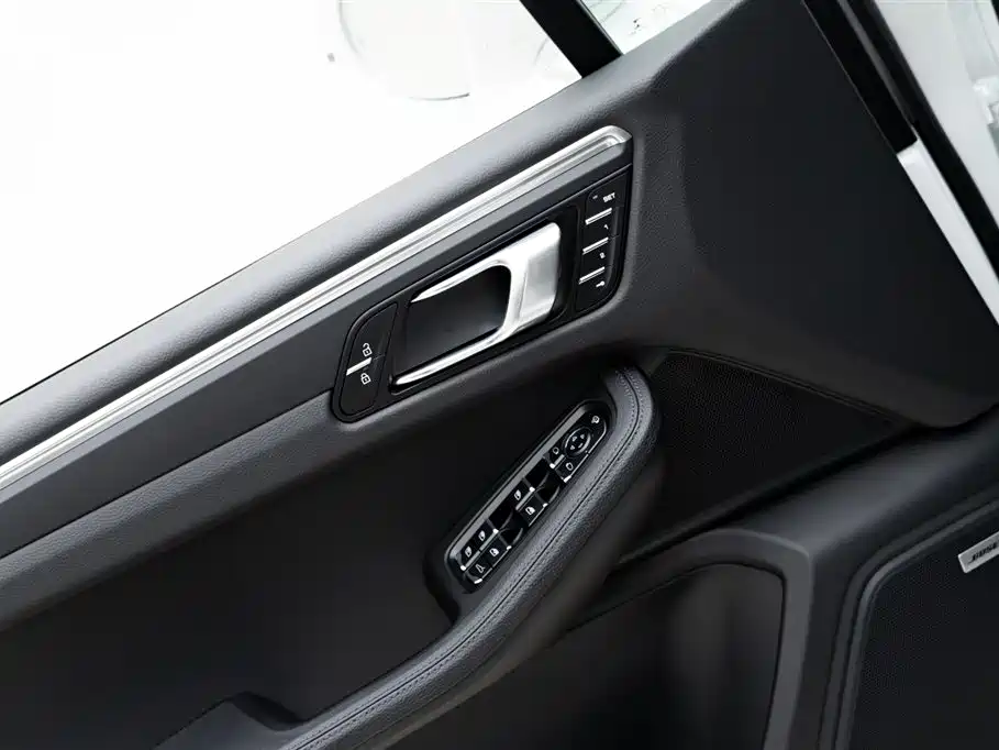 Porsche Macan 2022 — фото 14