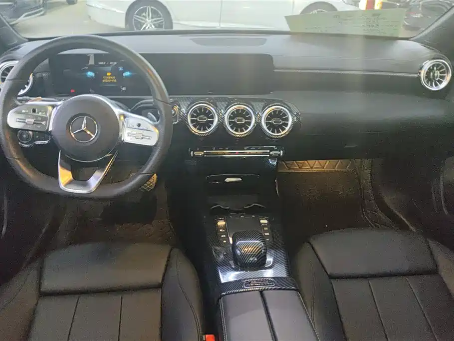 Mercedes-Benz A-Class 2022 — фото 12