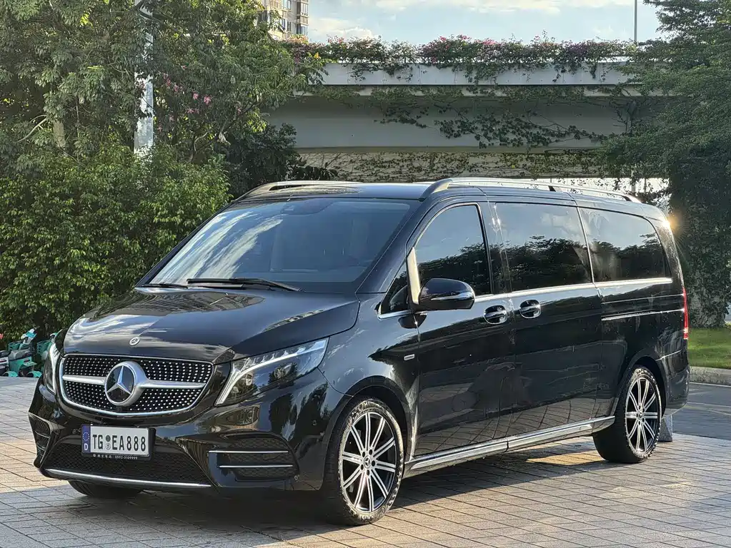 Mercedes-Benz V-Class 2023 — фото 1