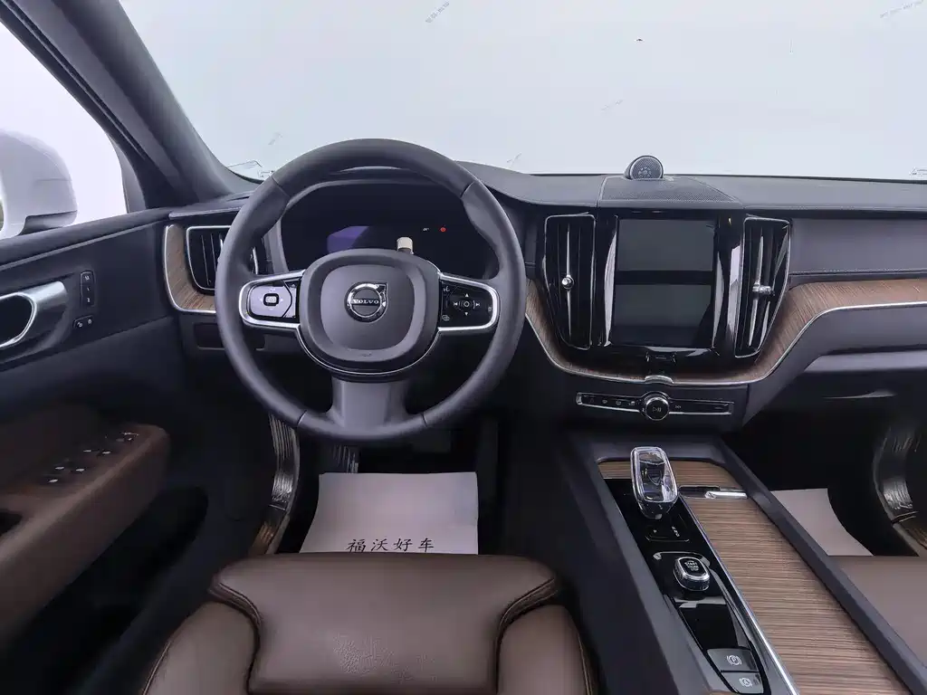 Volvo XC60 2024 — фото 12
