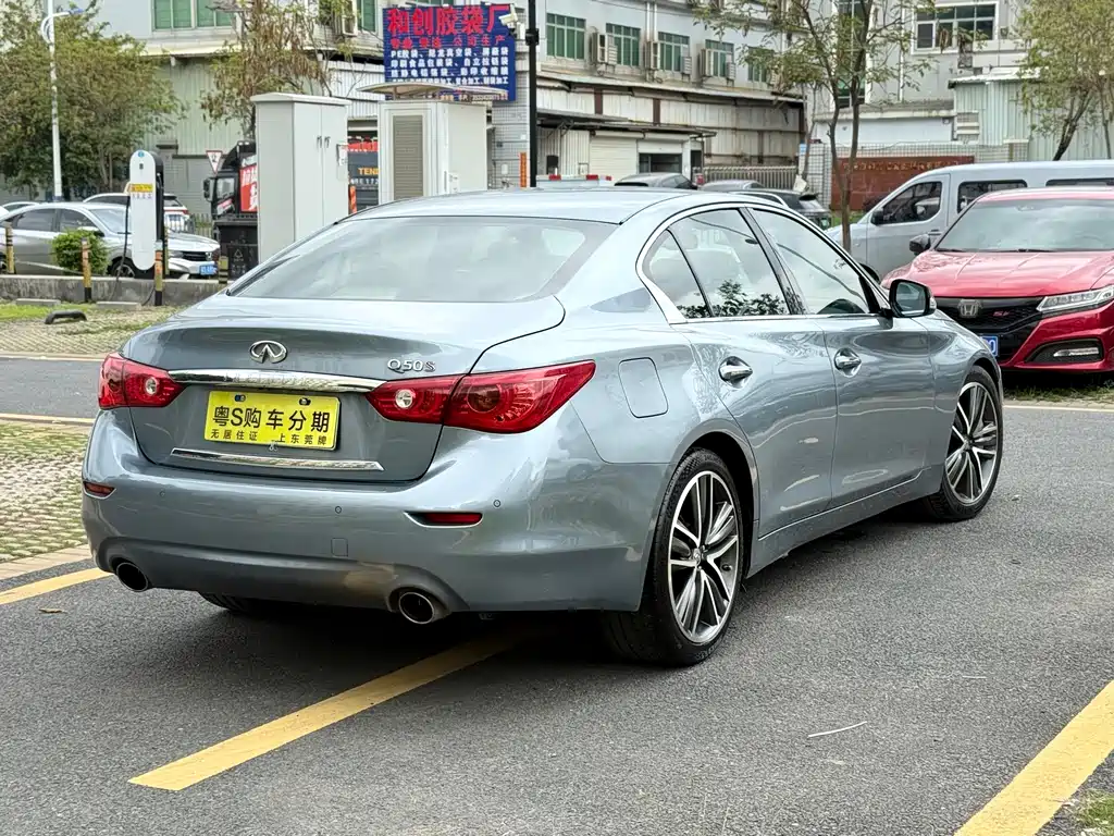 Infiniti Q50 2015 — фото 9