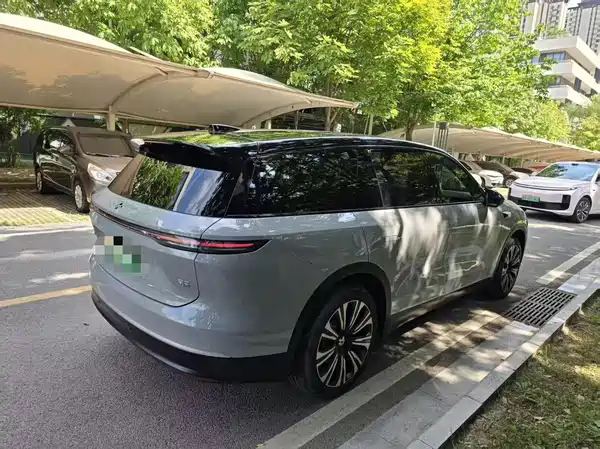 NIO ES8 2025