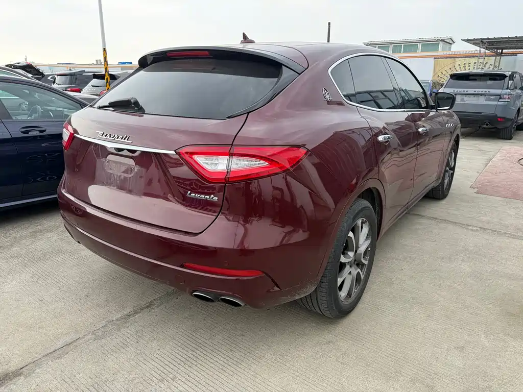Maserati Levante 2016 — фото 12