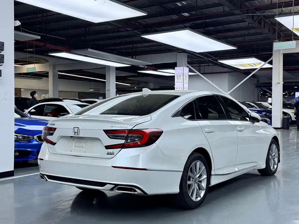 Honda Accord 2022 — фото 18