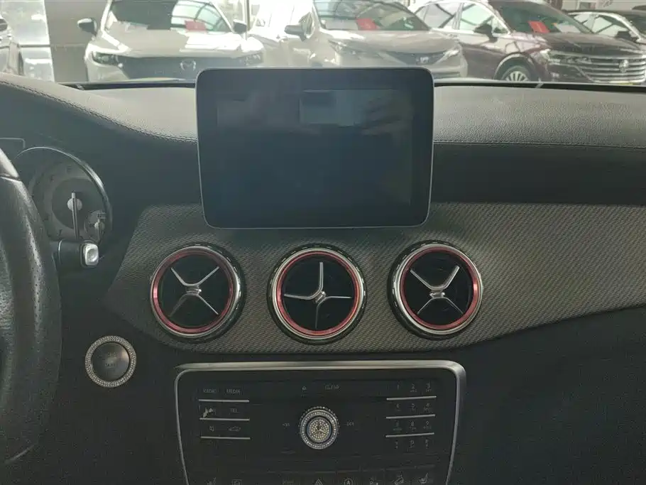 Mercedes-Benz GLA 2017 — фото 13