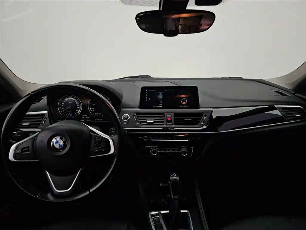 BMW 1 Series 2019 — фото 14