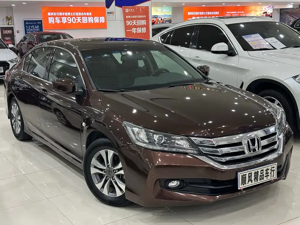 Honda Accord 2014 — фото 20