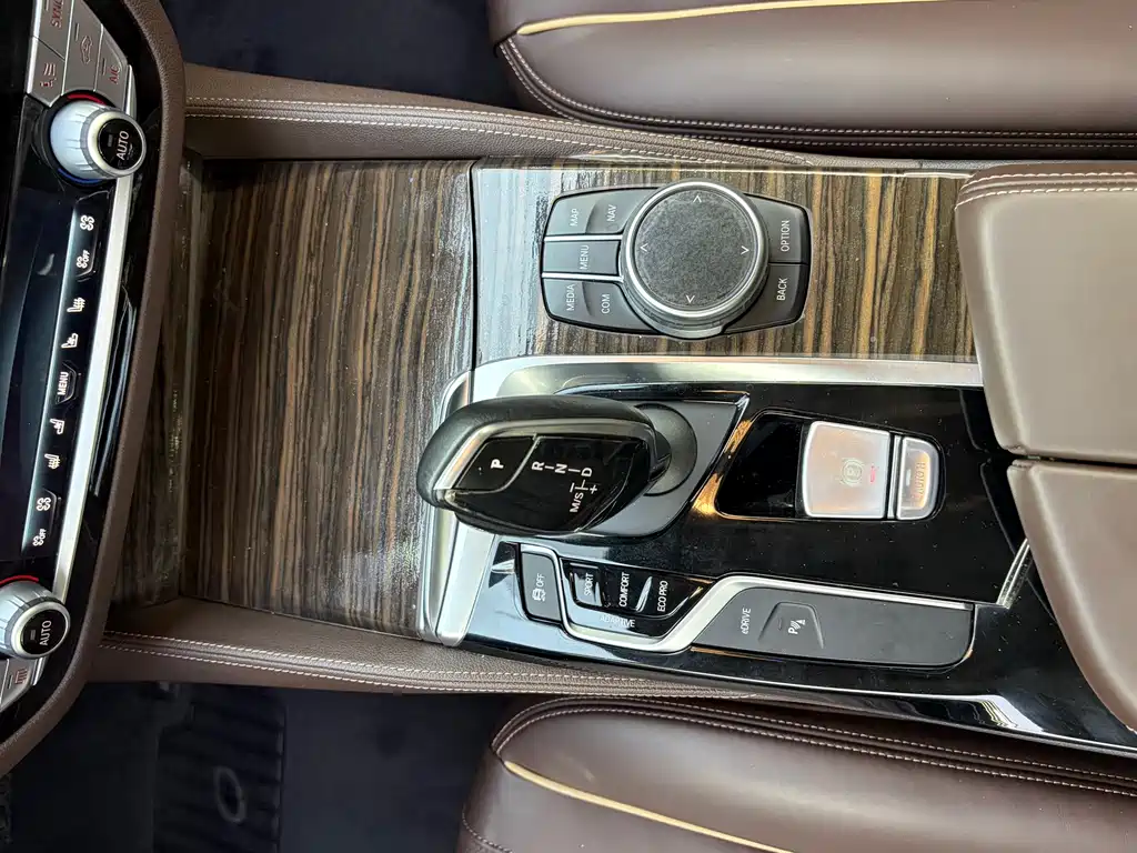 BMW 5 Series New Energy 2018 — фото 8