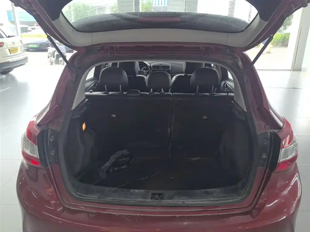 Nissan Tiida 2018 — фото 19