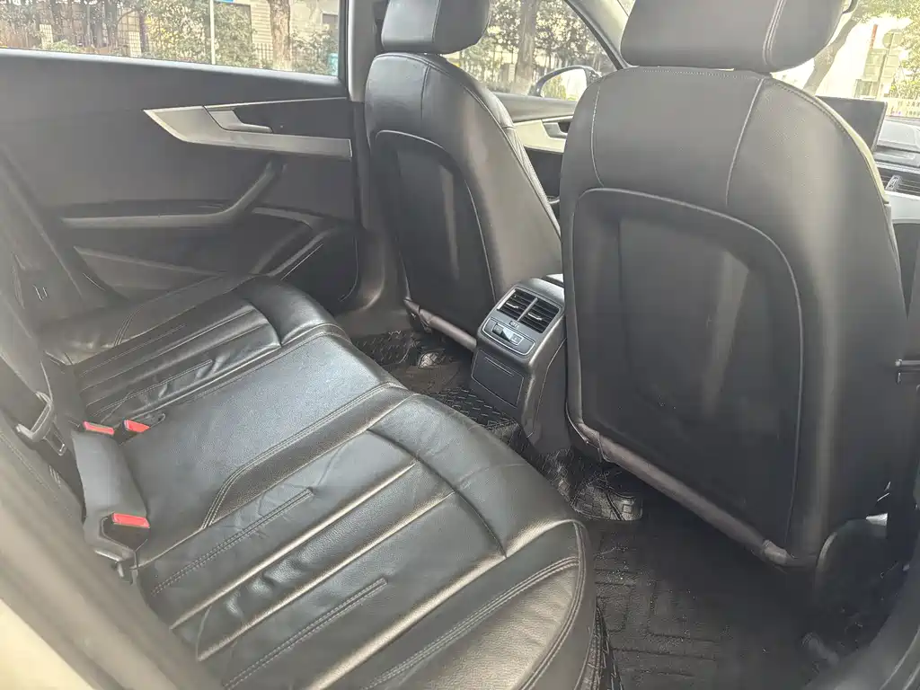 Audi A4L 2018