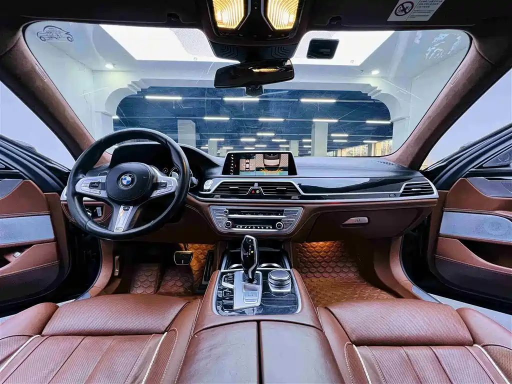 BMW 7 Series 2018 — фото 17