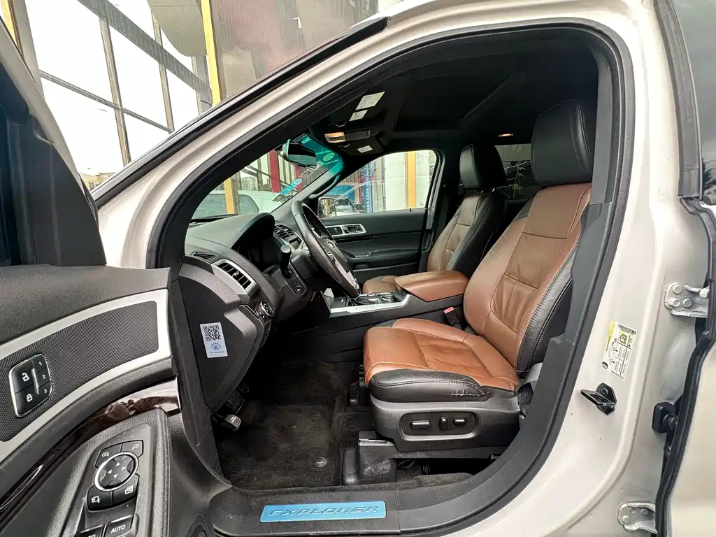 Ford Explorer 2015 — фото 15