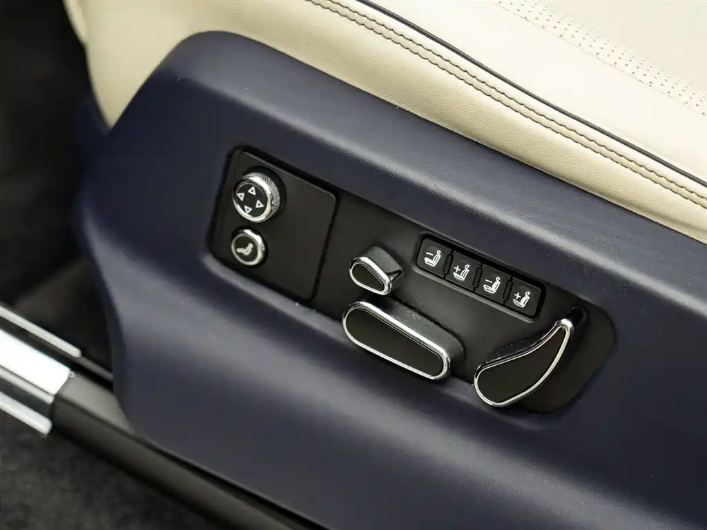 Bentley Bentayga 2025 — фото 13