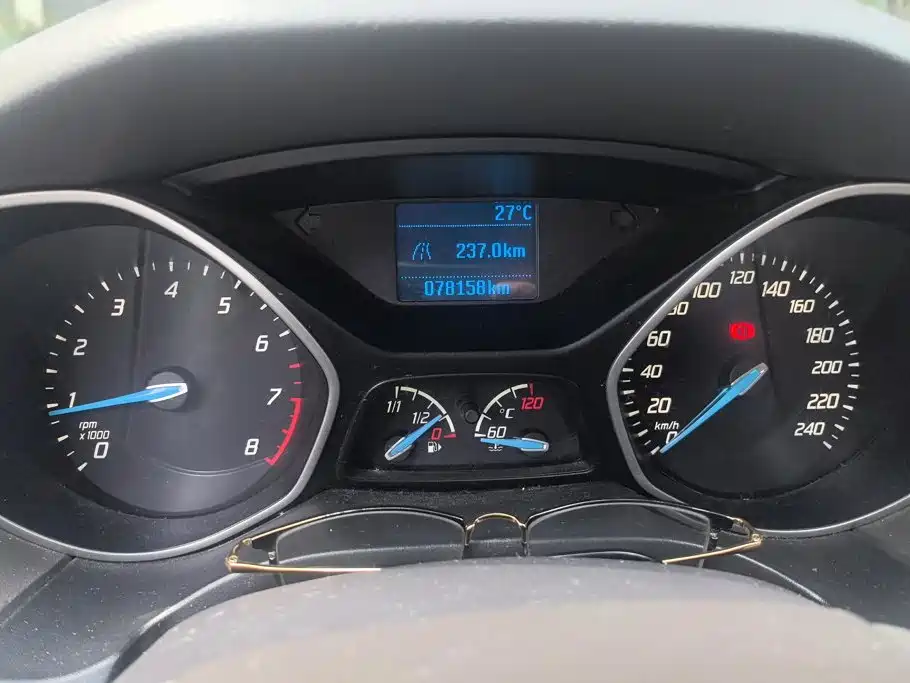 Ford Focus 2015 — фото 14