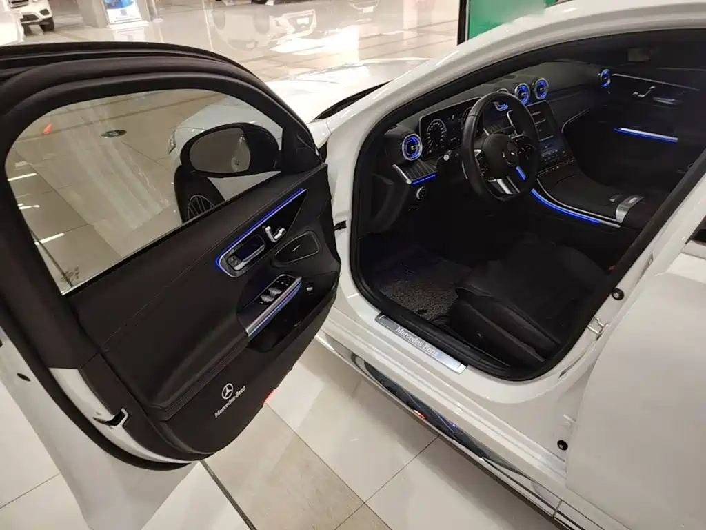 Mercedes-Benz C-Class 2023 — фото 16