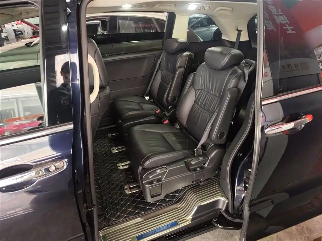 Honda Odyssey 2018 — фото 13