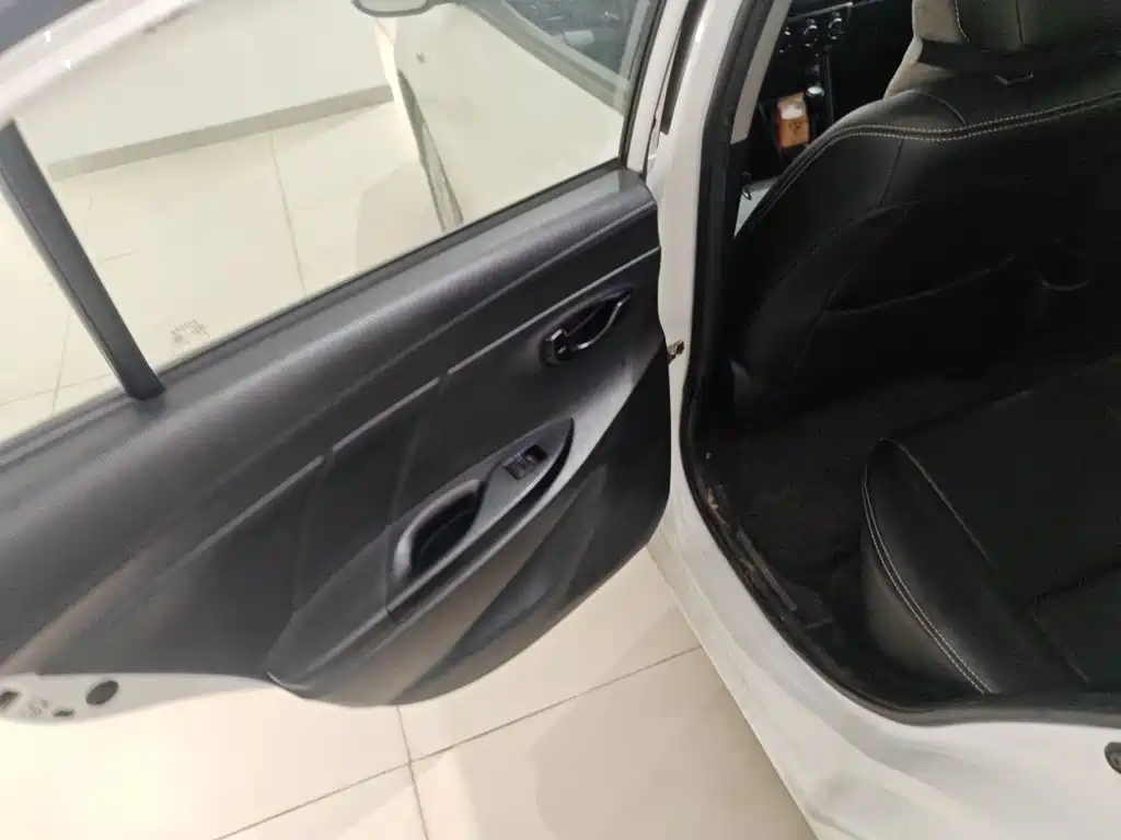 Toyota Yaris L 2018 — фото 19