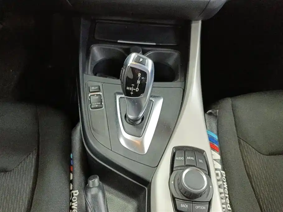 BMW 1 Series 2017 — фото 16
