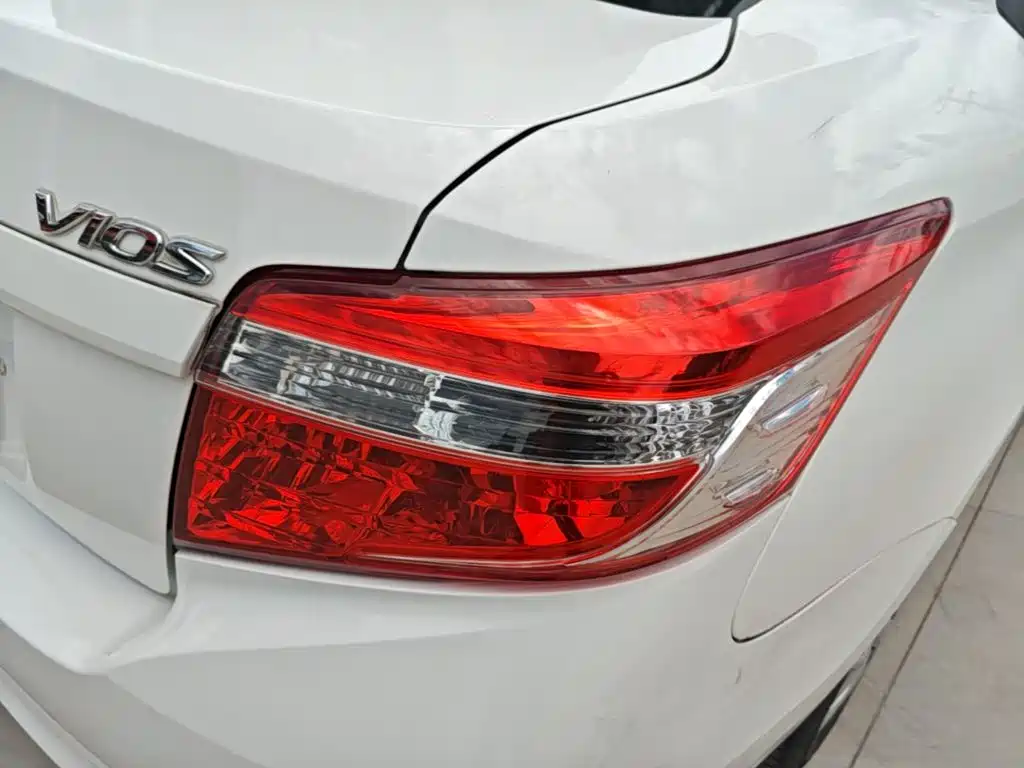 Toyota Vios 2015 — фото 8