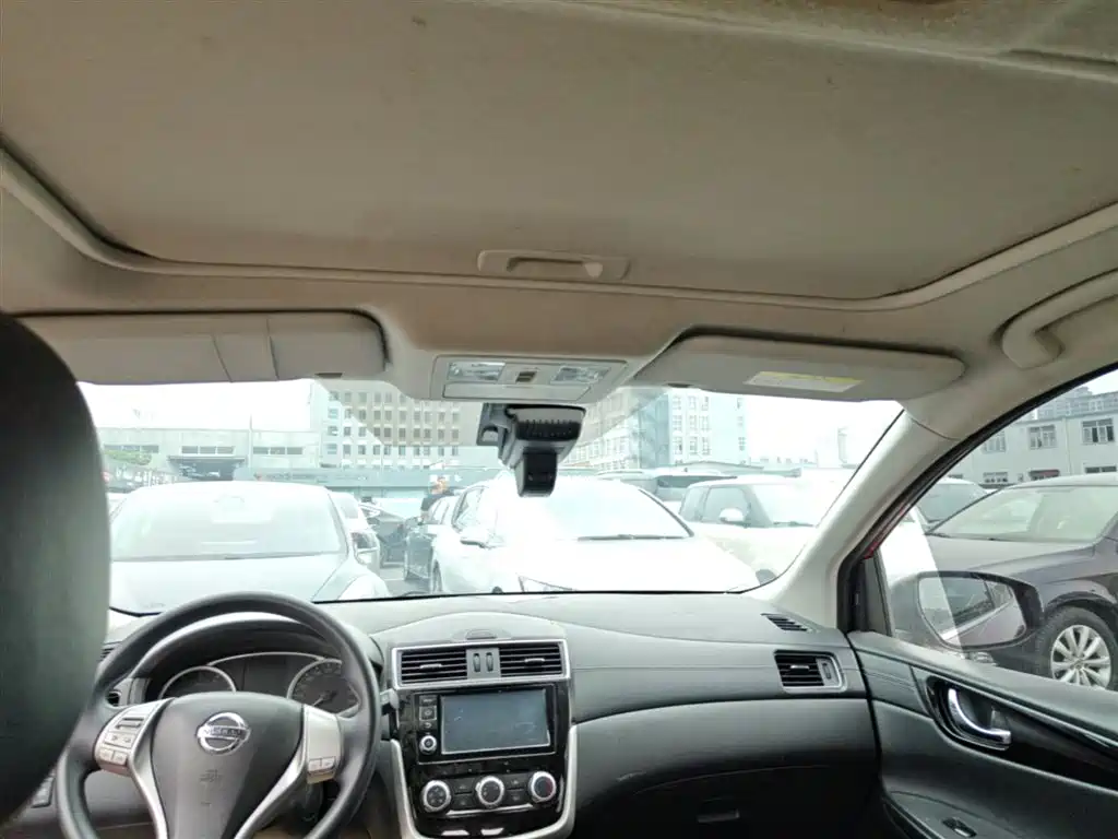 Nissan Tiida 2018 — фото 18