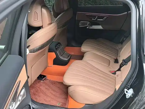 Mercedes-Benz E-Class 2024