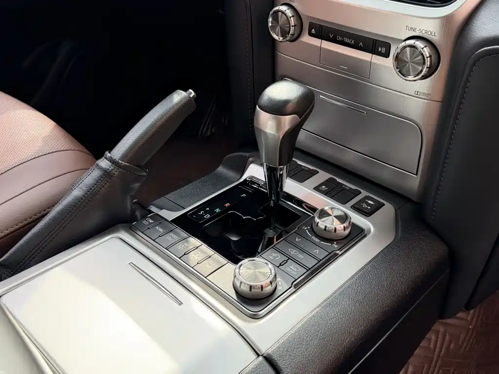 Toyota Land Cruiser 2019 — фото 11