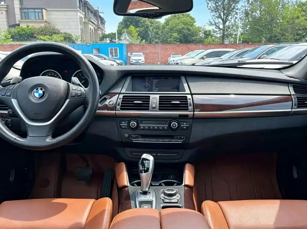 BMW X6 2010 — фото 11