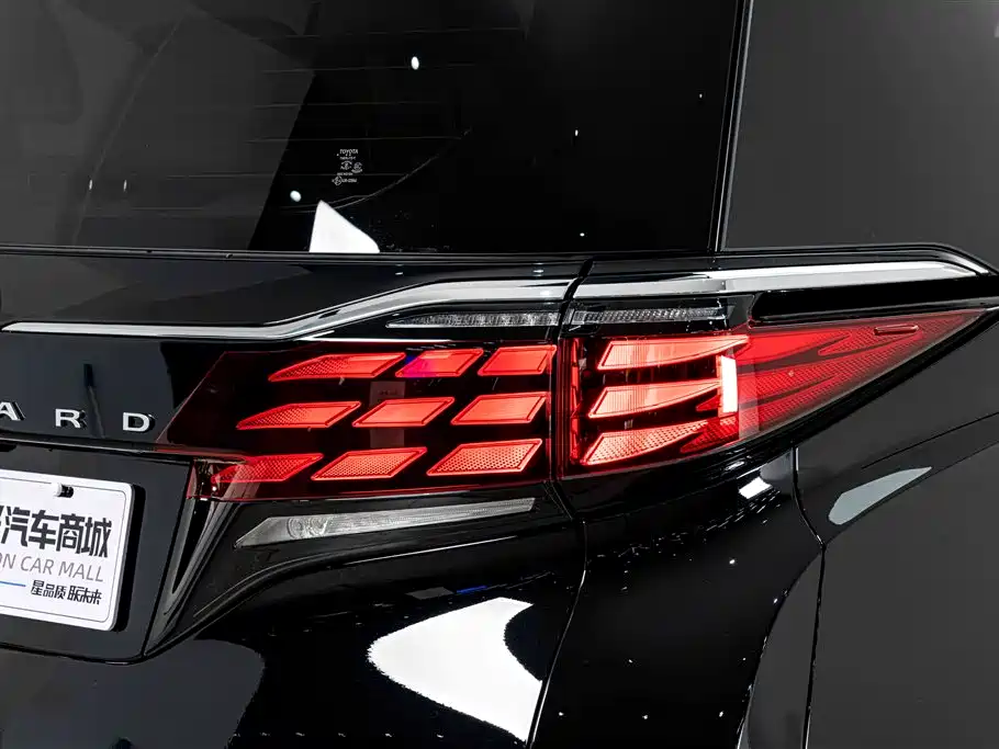 Toyota Alphard 2023 — фото 8